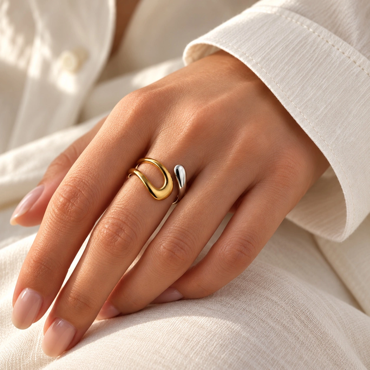 LIQUID SOUL RING am Finger